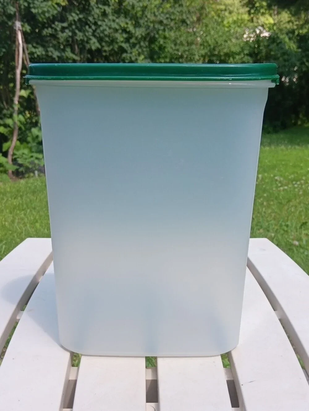 Tupperware 2.3L Frosted Dry Goods Container with Oval Hunter Green Snap-On Lid 4
